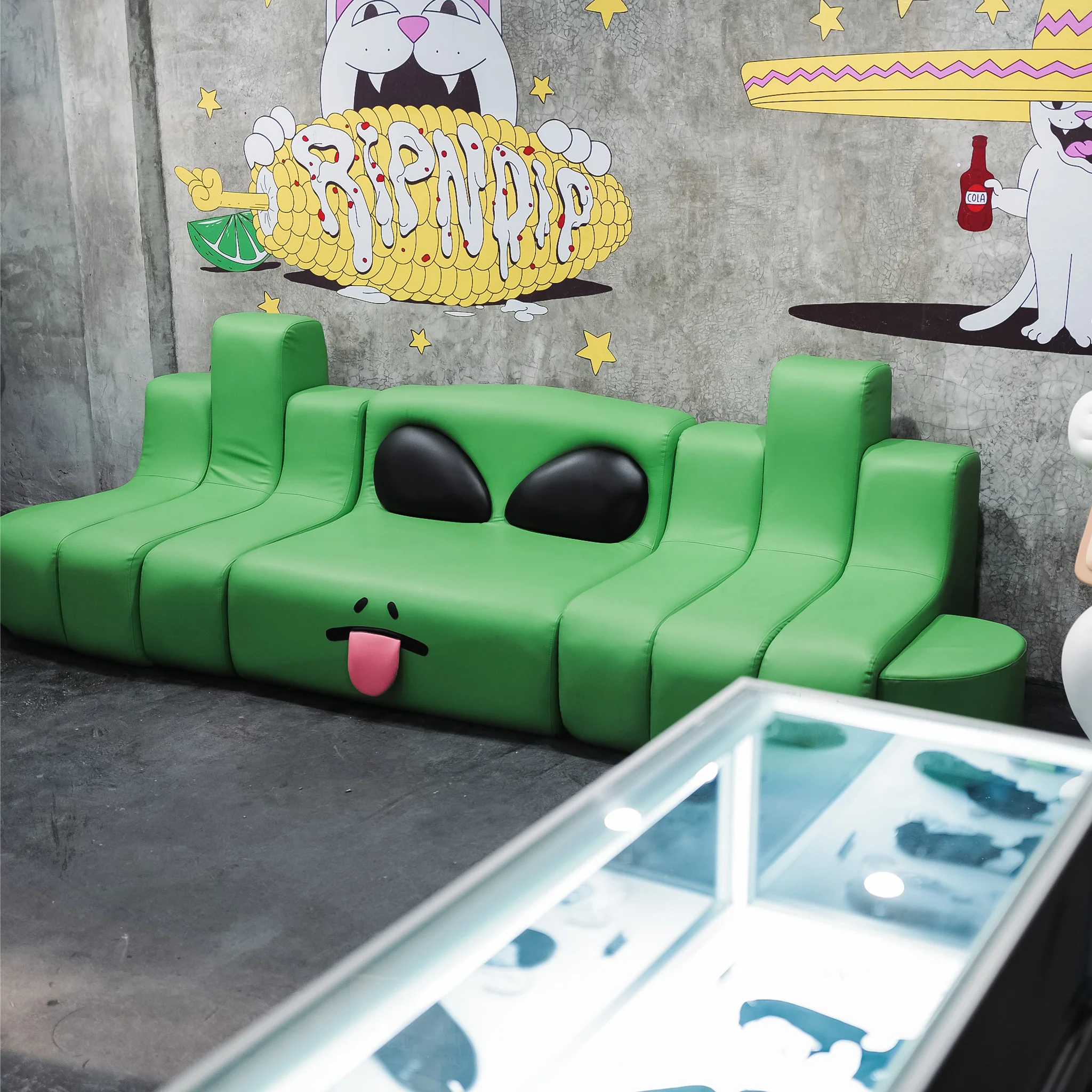 Alien Face Couch - Image 2