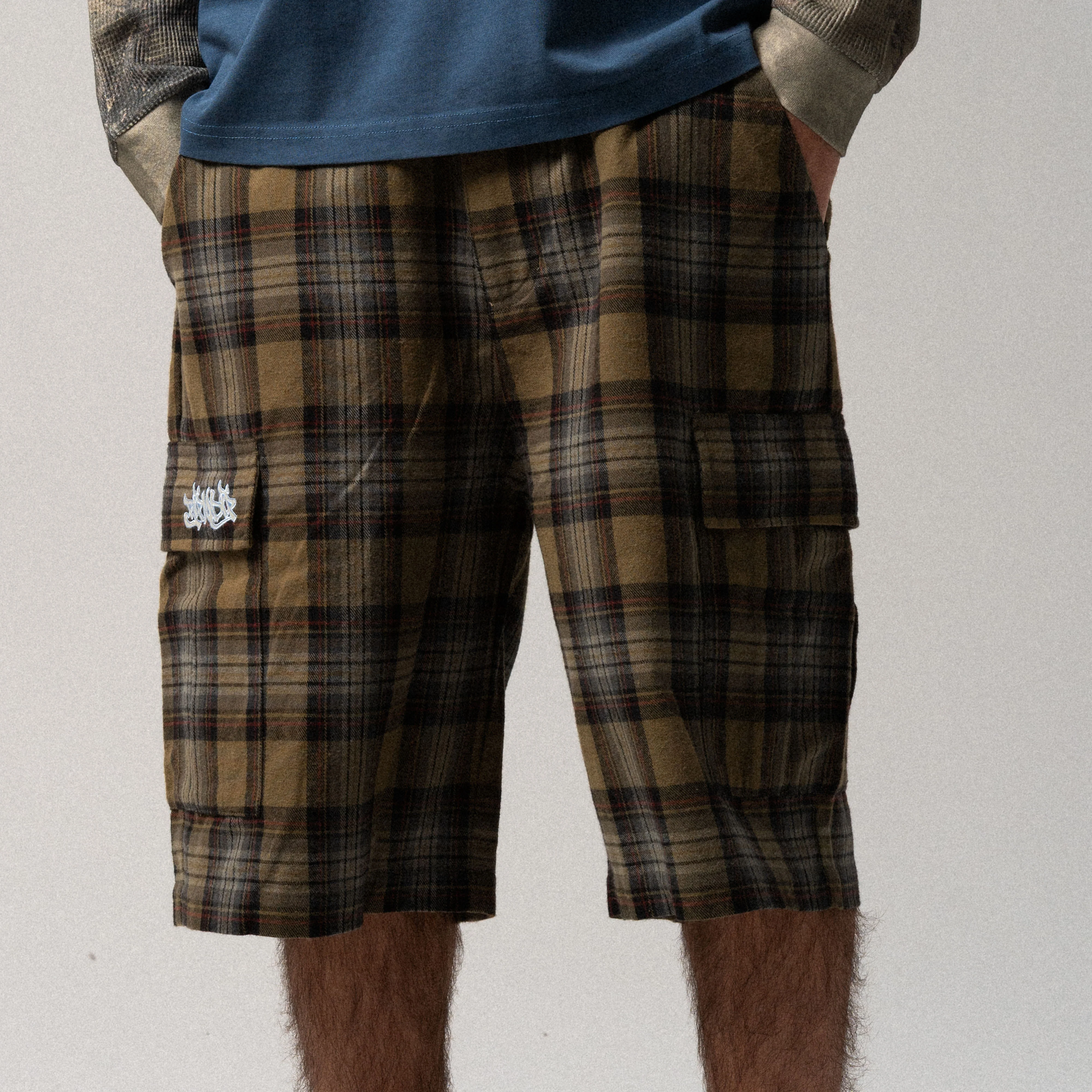 Hansen Wide Fit Cargo Shorts (Olive Plaid) - Image 3