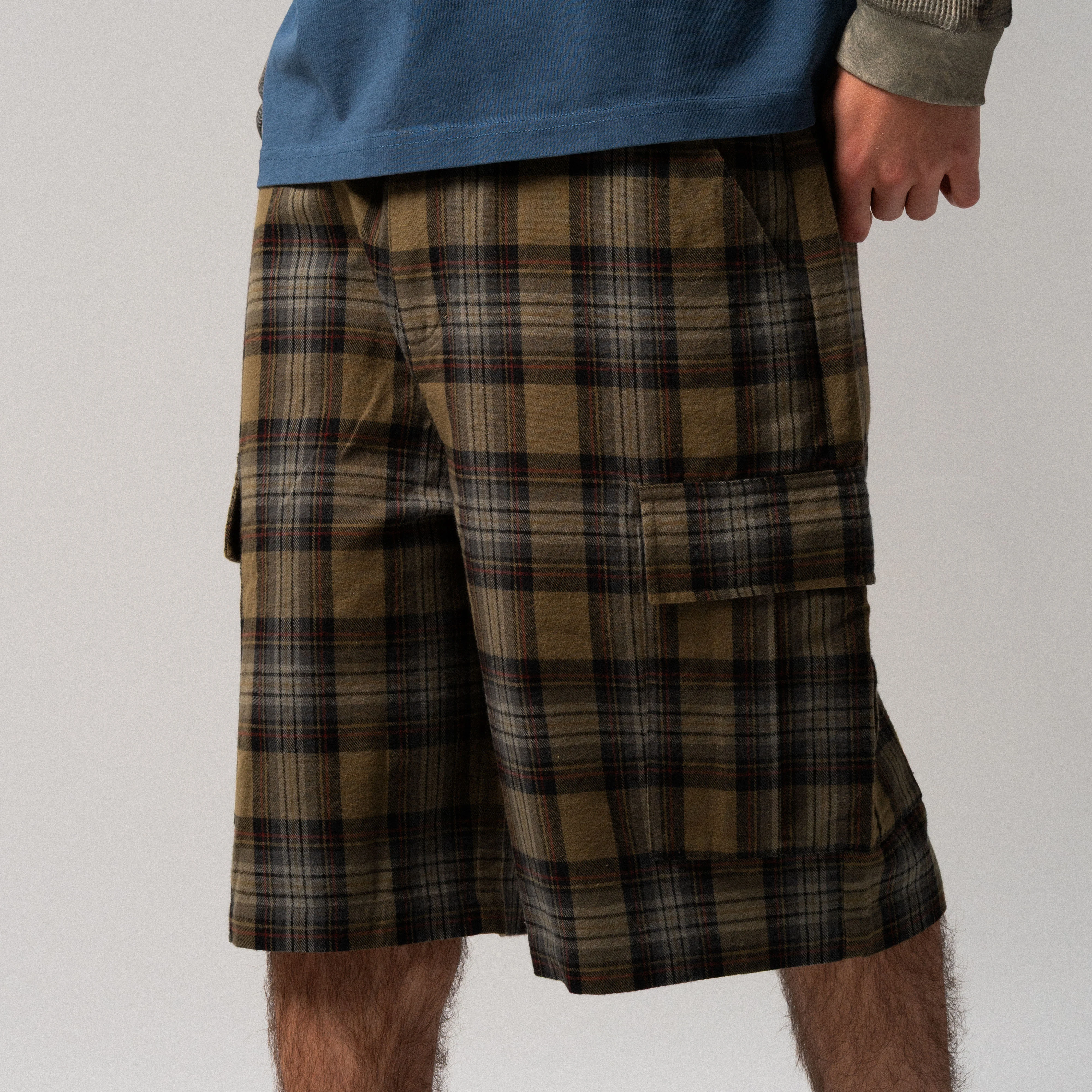 Hansen Wide Fit Cargo Shorts (Olive Plaid) - Image 4