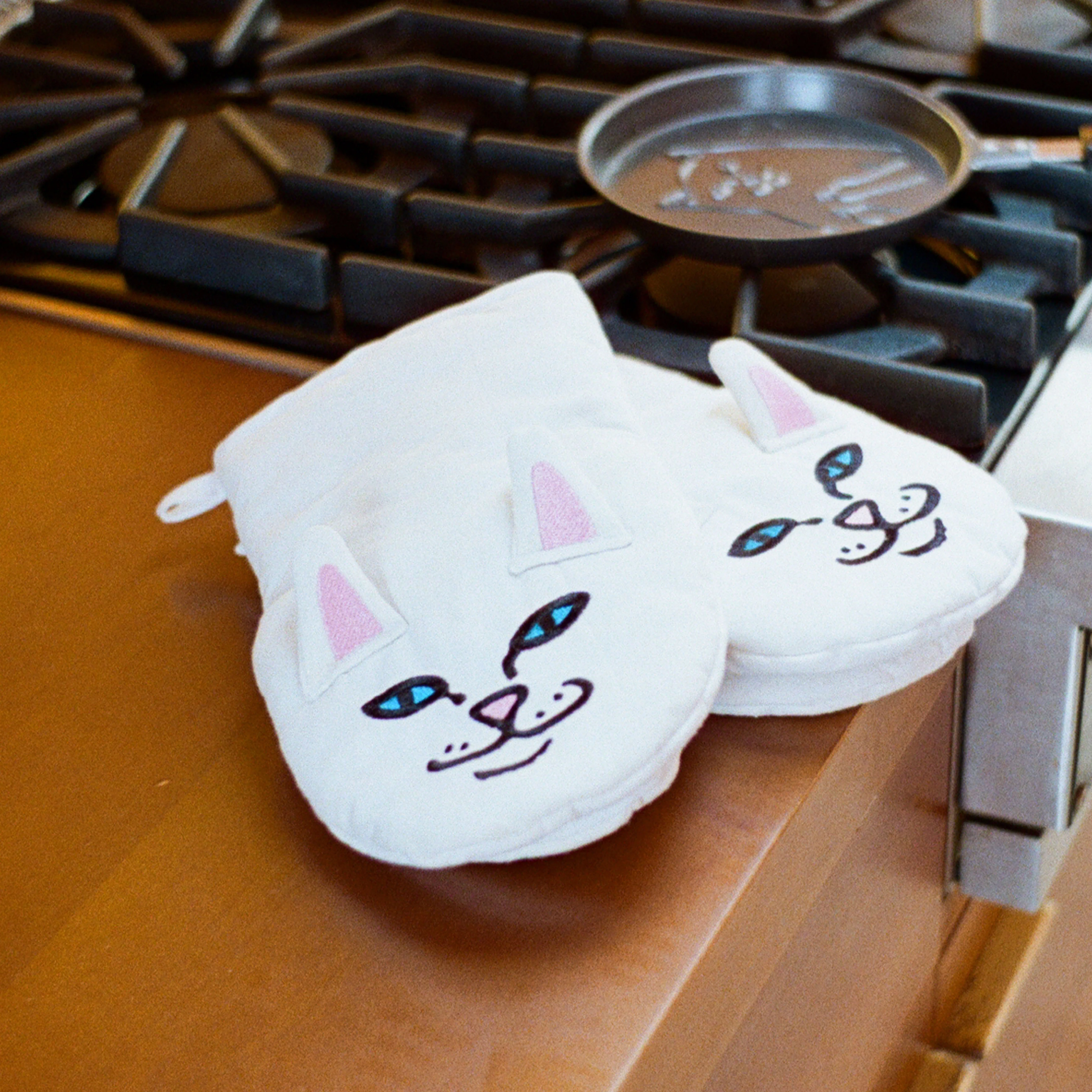 Nermie Oven Mittens (White) - Image 2