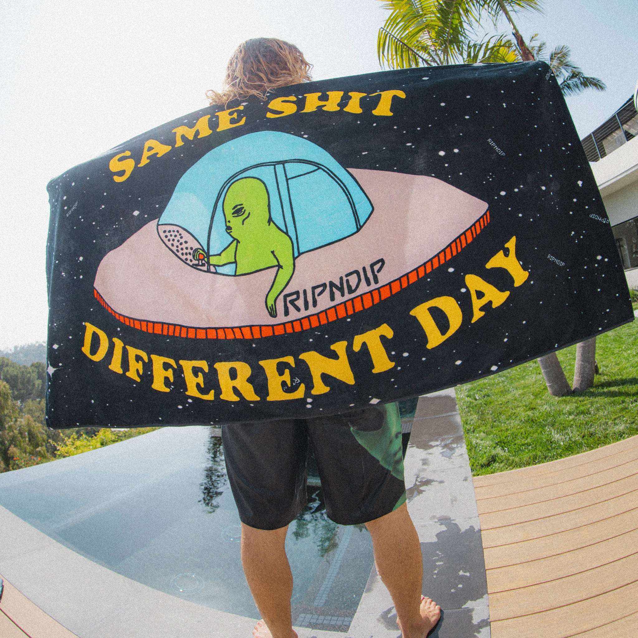Same Shit Different Day Beach Towel (Black) - Image 2